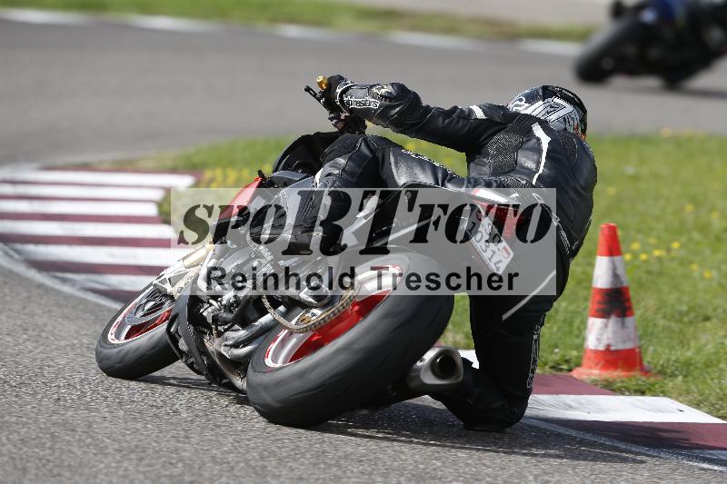 /53 16.09.2025 Track Day Domi Aegerter ADR/Gruppe gruen/backside